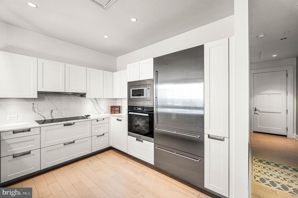 Image 10 of property listing at 50 S 16TH ST #5203, Philadelphia, PA 19102