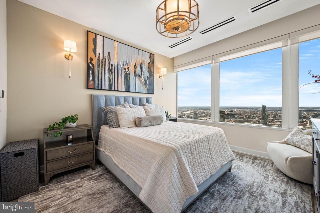 Image 14 of property listing at 50 S 16TH ST #5203, Philadelphia, PA 19102