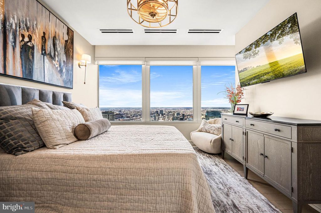 Image 15 of property listing at 50 S 16TH ST #5203, Philadelphia, PA 19102