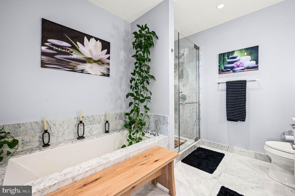 Image 17 of property listing at 50 S 16TH ST #5203, Philadelphia, PA 19102