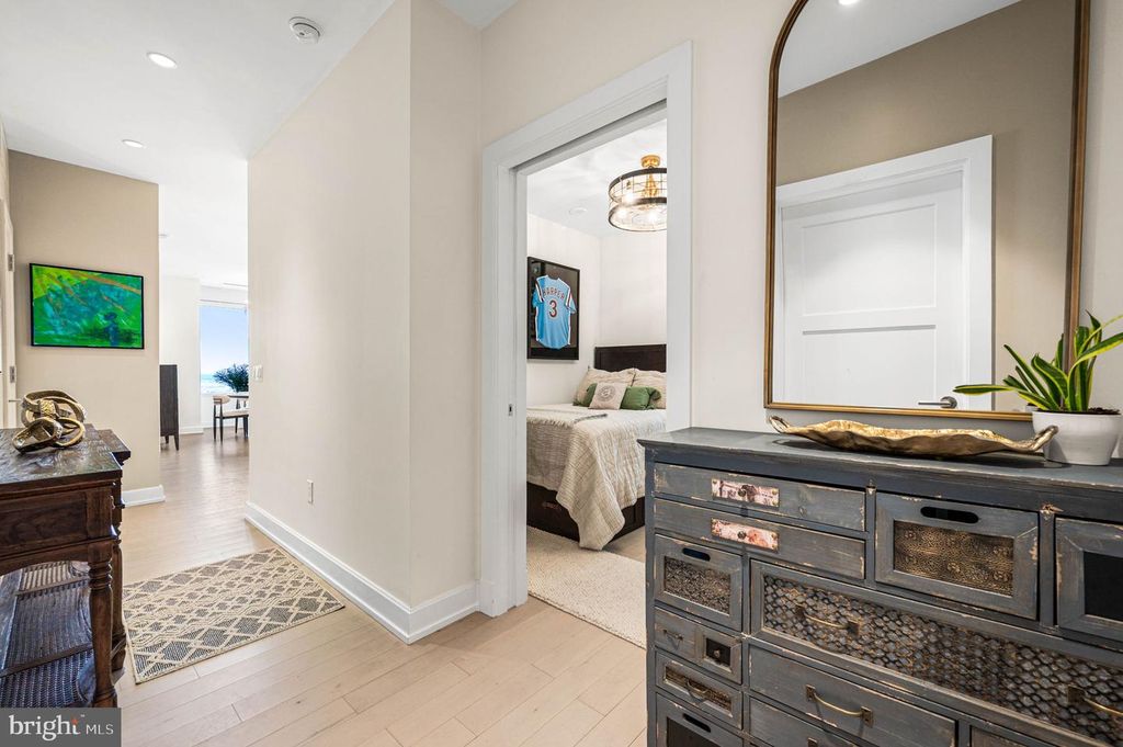 Image 19 of property listing at 50 S 16TH ST #5203, Philadelphia, PA 19102