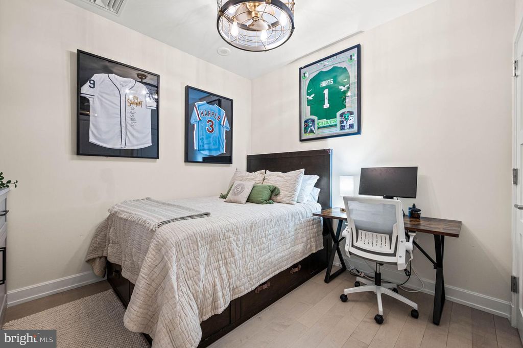 Image 21 of property listing at 50 S 16TH ST #5203, Philadelphia, PA 19102