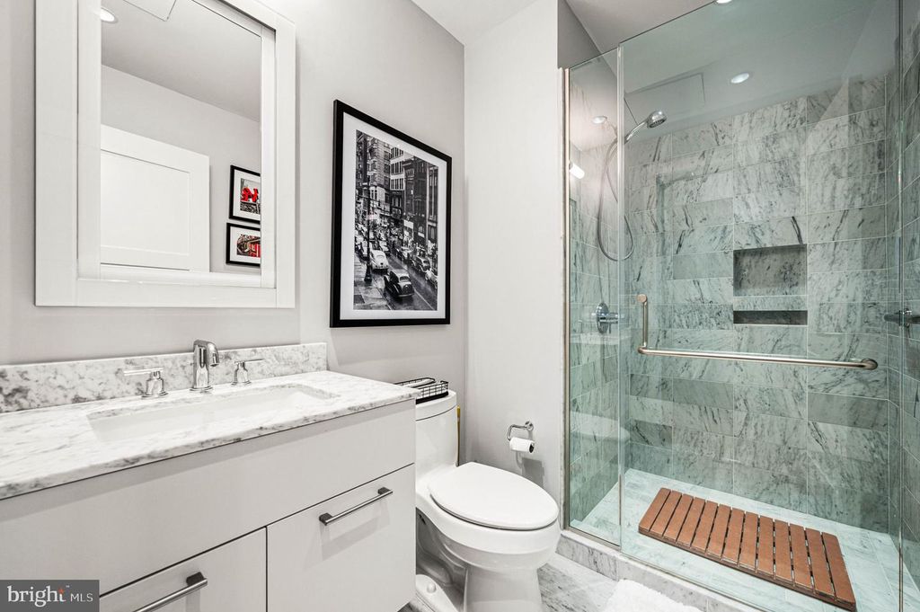 Image 23 of property listing at 50 S 16TH ST #5203, Philadelphia, PA 19102