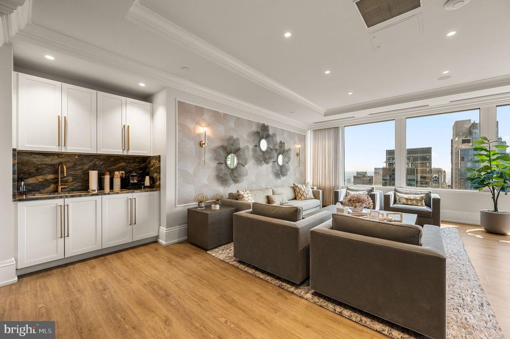 Image 31 of property listing at 50 S 16TH ST #5203, Philadelphia, PA 19102