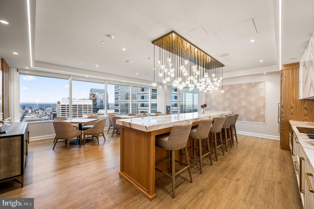 Image 37 of property listing at 50 S 16TH ST #5203, Philadelphia, PA 19102