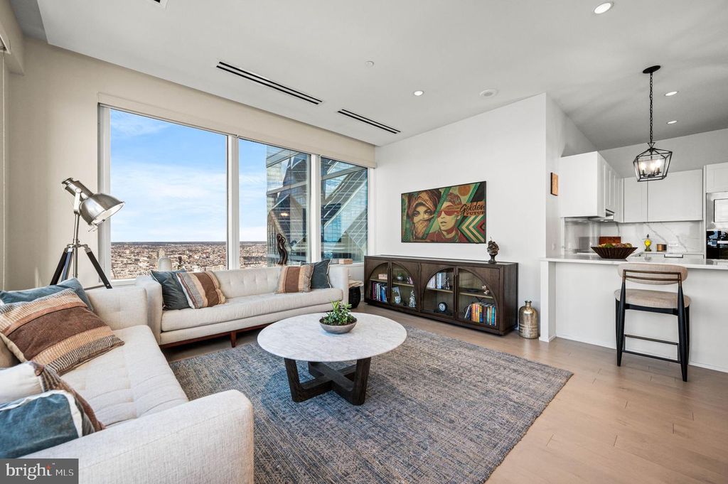 Image 4 of property listing at 50 S 16TH ST #5203, Philadelphia, PA 19102