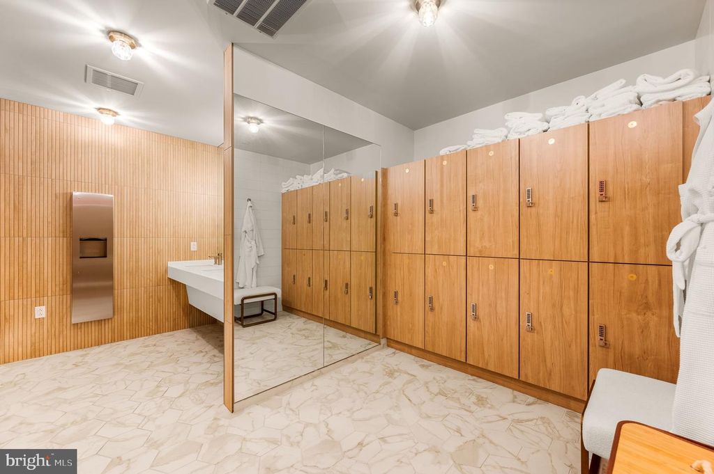 Image 48 of property listing at 50 S 16TH ST #5203, Philadelphia, PA 19102