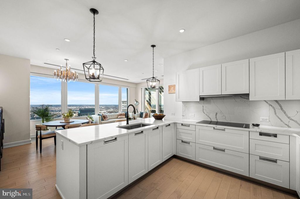 Image 8 of property listing at 50 S 16TH ST #5203, Philadelphia, PA 19102