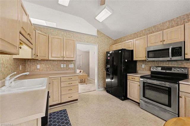 7 Brandywine Circle, Greensboro, NC 27409