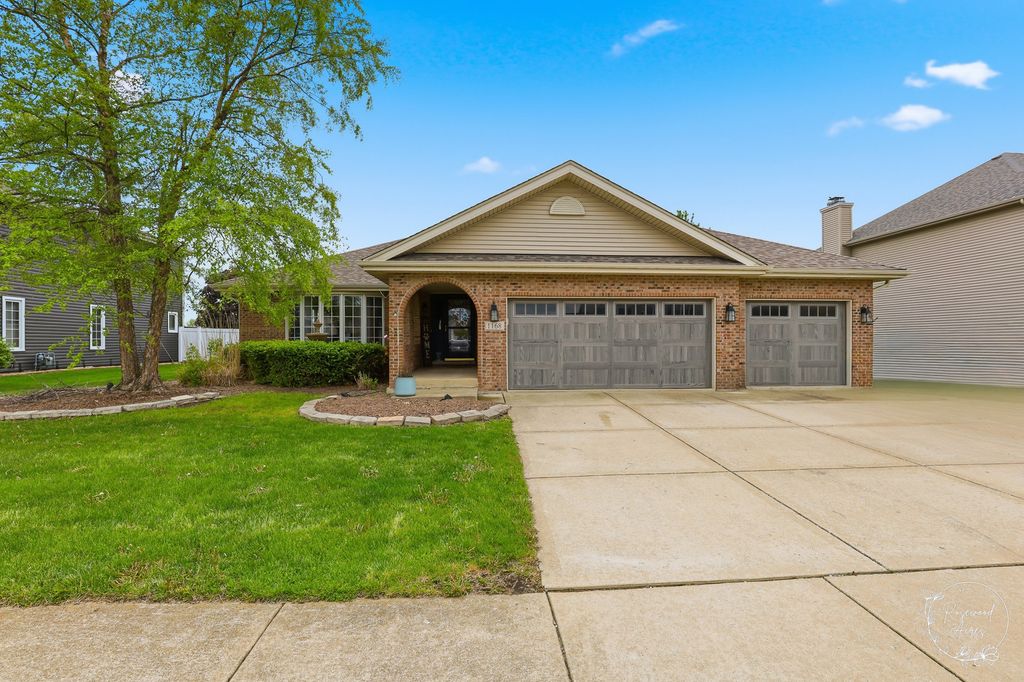 Image 1 of property listing at 1168 Meadow Path, Manteno, IL 60950
