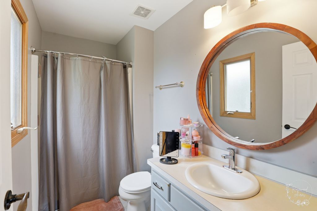 Image 13 of property listing at 1168 Meadow Path, Manteno, IL 60950