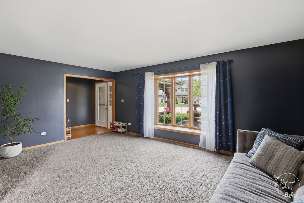 Image 3 of property listing at 1168 Meadow Path, Manteno, IL 60950