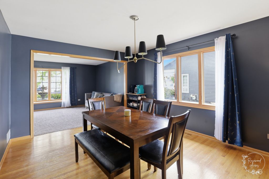Image 4 of property listing at 1168 Meadow Path, Manteno, IL 60950