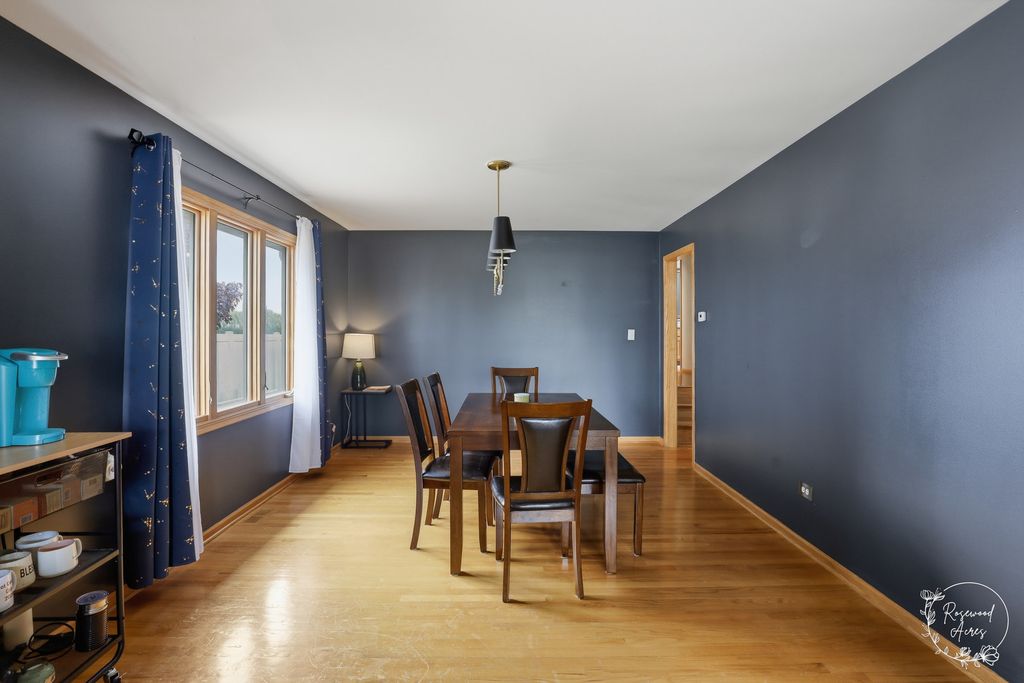 Image 5 of property listing at 1168 Meadow Path, Manteno, IL 60950