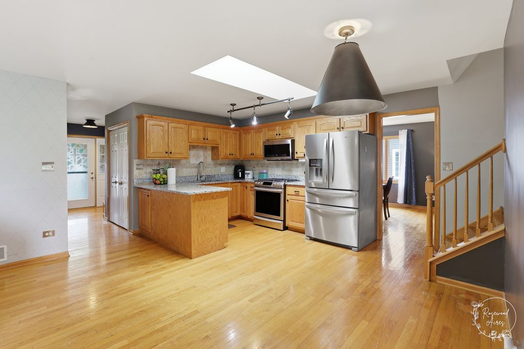 Image 6 of property listing at 1168 Meadow Path, Manteno, IL 60950