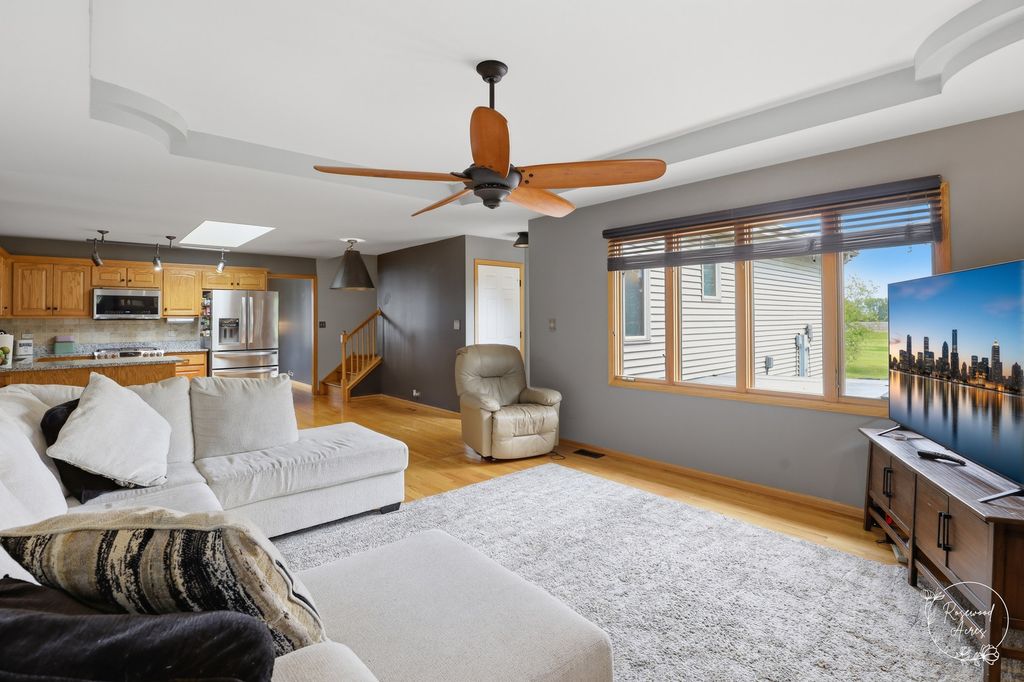 Image 8 of property listing at 1168 Meadow Path, Manteno, IL 60950