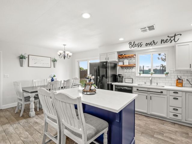 5684 E Sussex Way, Fresno, CA 93727