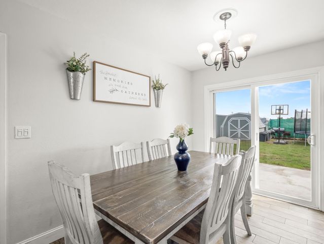 5684 E Sussex Way, Fresno, CA 93727