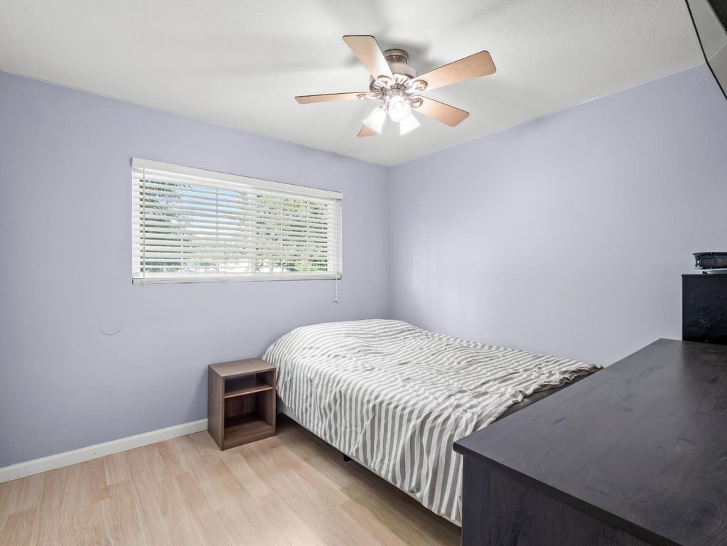 Image 15 of property listing at 5684 E Sussex Way, Fresno, CA 93727