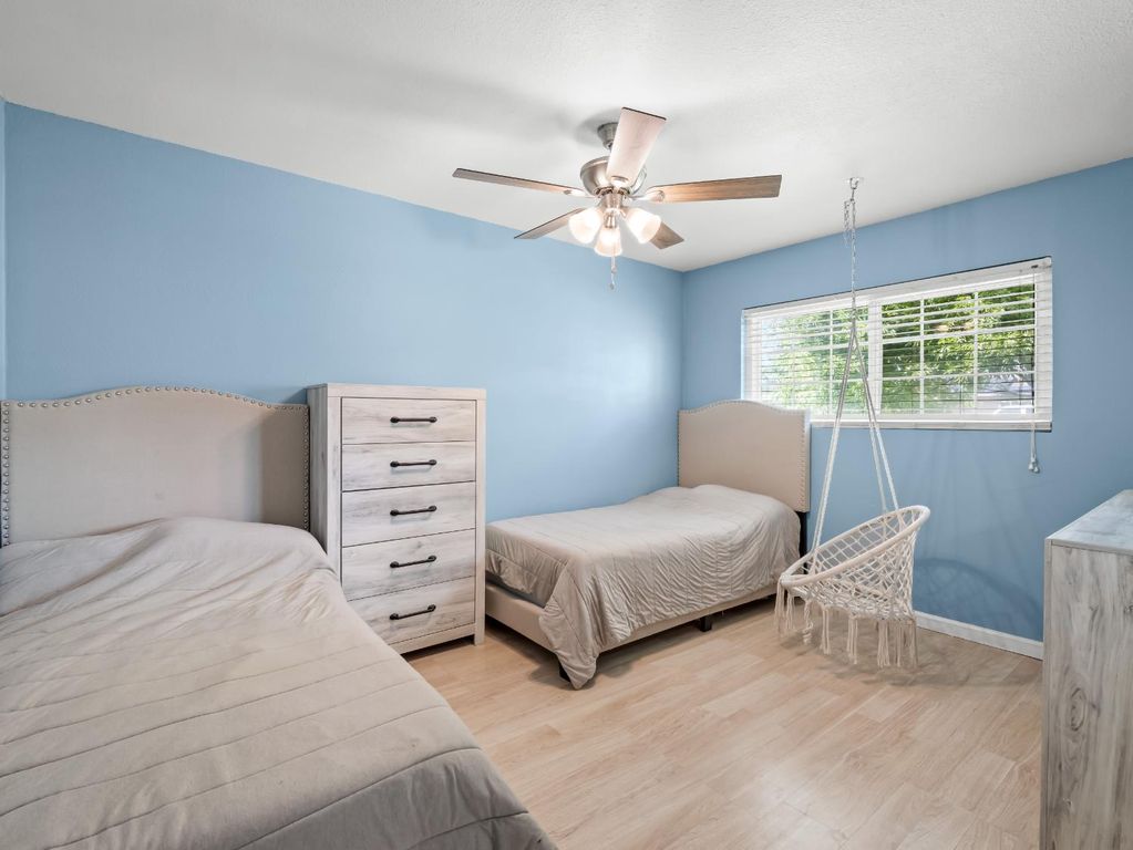Image 16 of property listing at 5684 E Sussex Way, Fresno, CA 93727