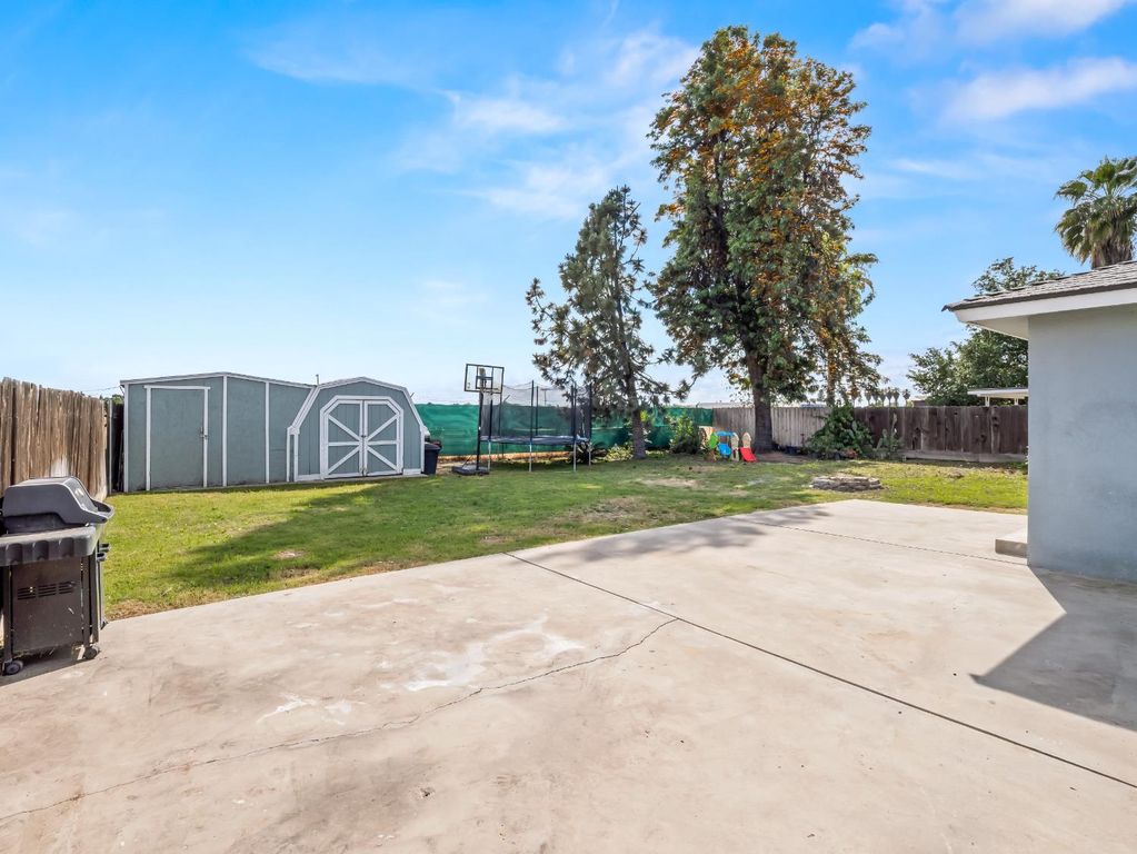 Image 21 of property listing at 5684 E Sussex Way, Fresno, CA 93727