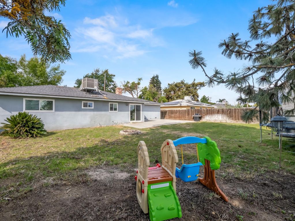 Image 22 of property listing at 5684 E Sussex Way, Fresno, CA 93727