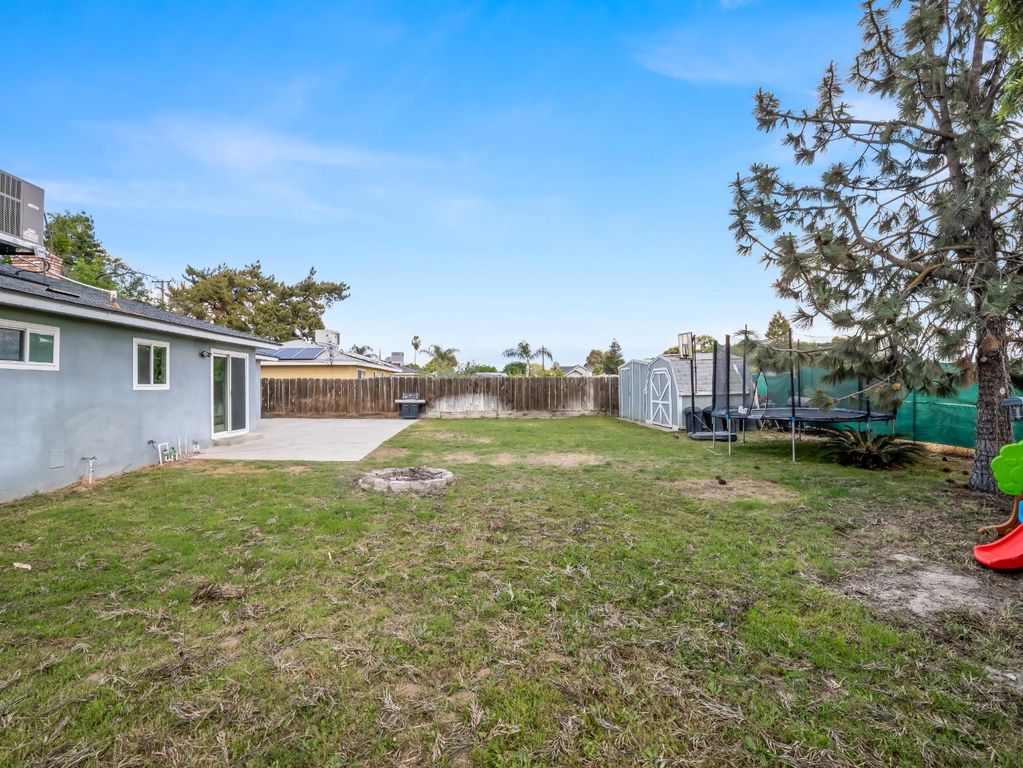 Image 23 of property listing at 5684 E Sussex Way, Fresno, CA 93727
