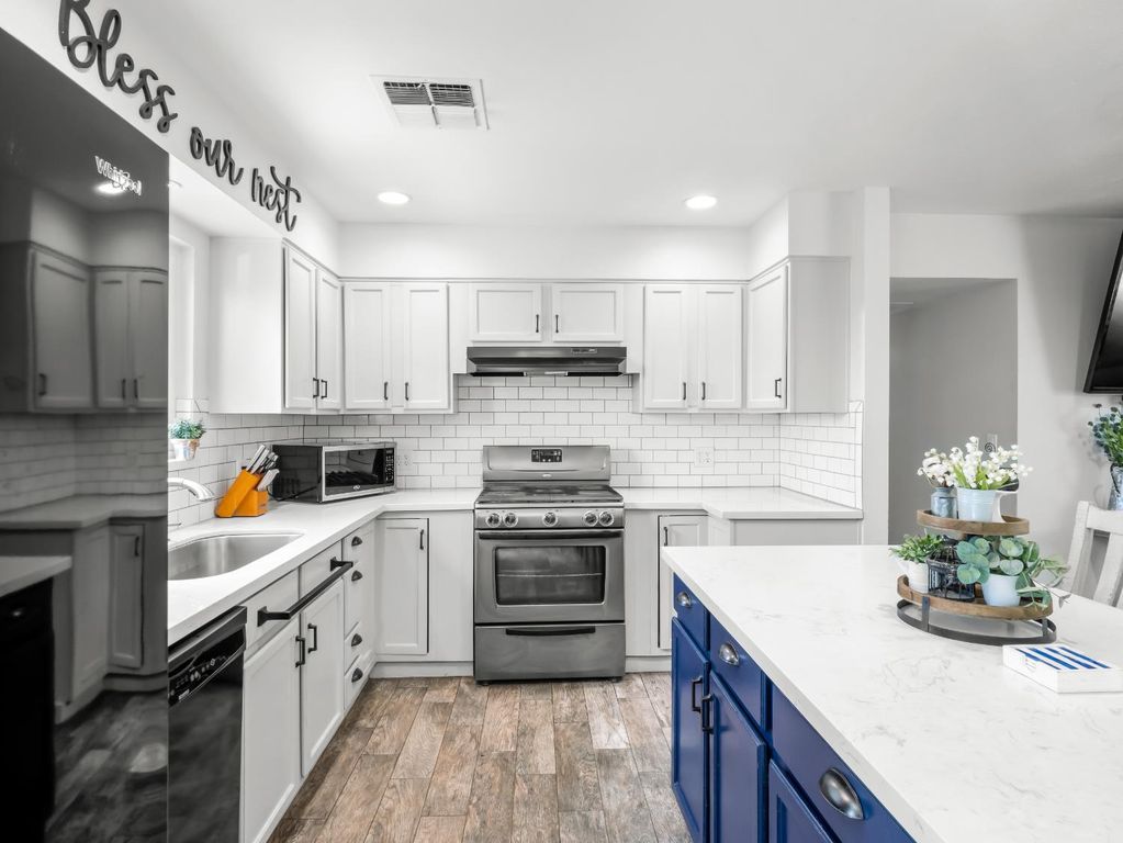 Image 4 of property listing at 5684 E Sussex Way, Fresno, CA 93727