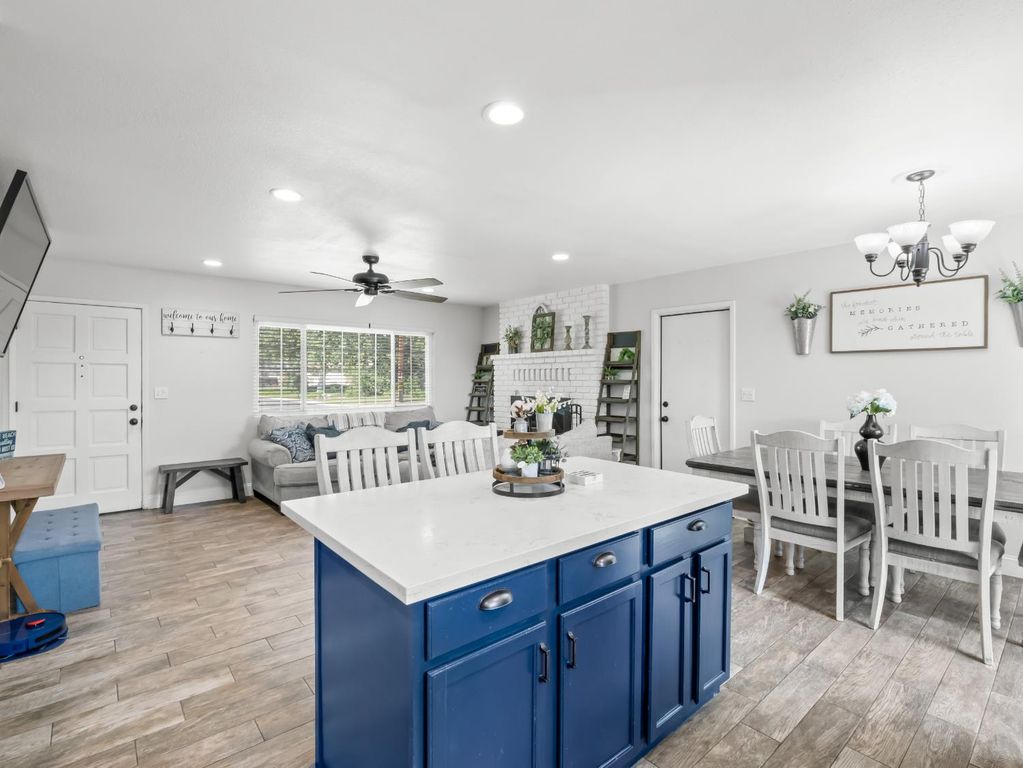 Image 7 of property listing at 5684 E Sussex Way, Fresno, CA 93727