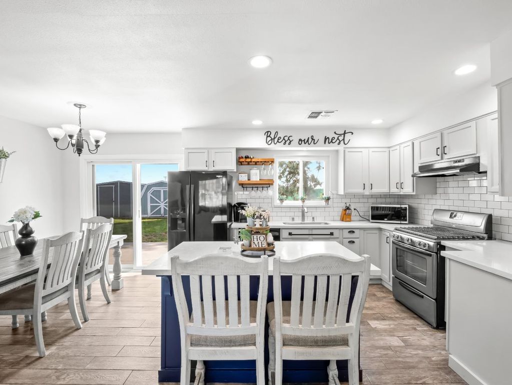 Image 8 of property listing at 5684 E Sussex Way, Fresno, CA 93727