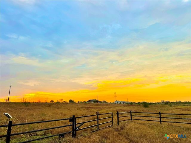 1931 Scull Rd, Martindale, TX 78666