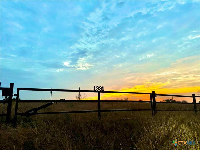 1931 Scull Rd, Martindale, TX 78666