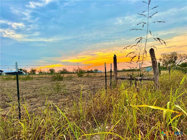 1931 Scull Rd, Martindale, TX 78666