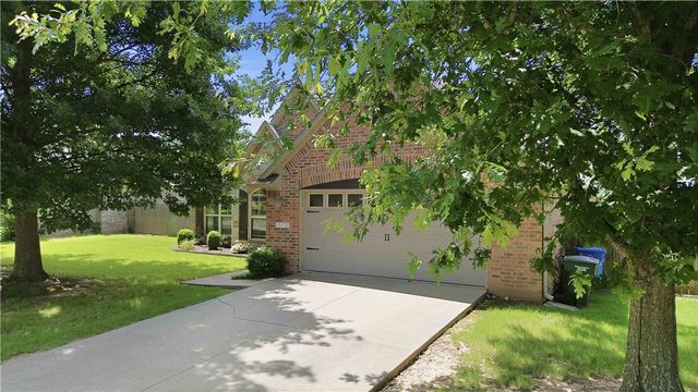 3673 W Mountain View Drive, Fayetteville, AR 72704