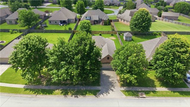 3673 W Mountain View Drive, Fayetteville, AR 72704