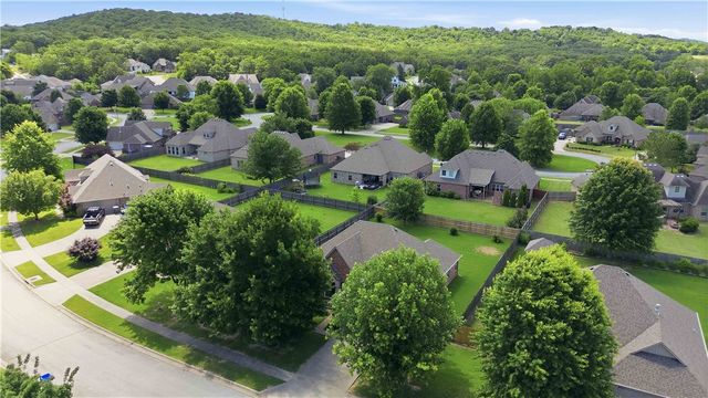 3673 W Mountain View Drive, Fayetteville, AR 72704