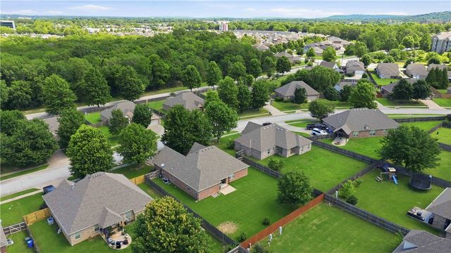 3673 W Mountain View Drive, Fayetteville, AR 72704