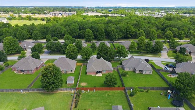 3673 W Mountain View Drive, Fayetteville, AR 72704