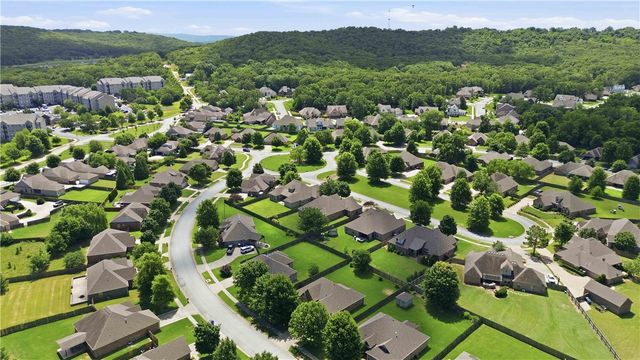 3673 W Mountain View Drive, Fayetteville, AR 72704