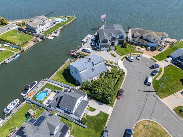 7 Forest Avenue, Massapequa, NY 11758