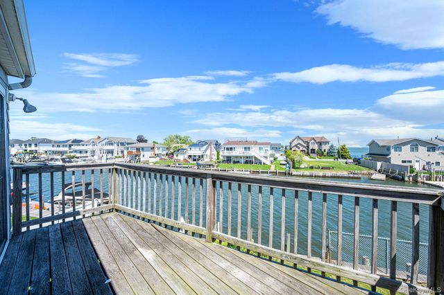 7 Forest Avenue, Massapequa, NY 11758
