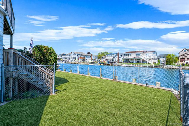7 Forest Avenue, Massapequa, NY 11758