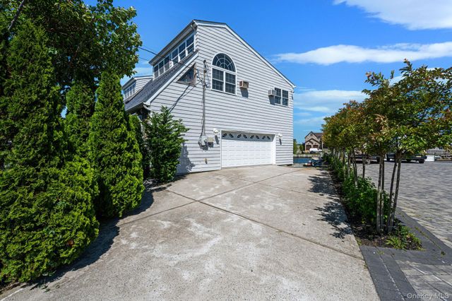 7 Forest Avenue, Massapequa, NY 11758