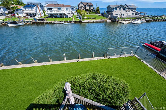 7 Forest Avenue, Massapequa, NY 11758