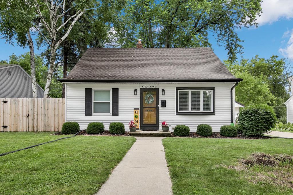 W62N346 Hanover AVENUE, Cedarburg, WI 53012