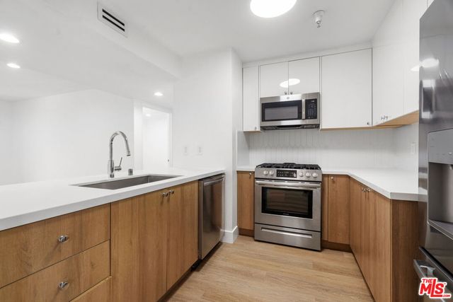 16100 W Sunset Boulevard 201, Pacific Palisades, CA 90272