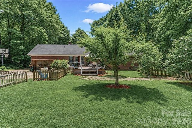 6803 Lowesville Lane, Stanley, NC 28164