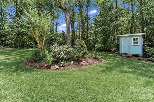 6803 Lowesville Lane, Stanley, NC 28164