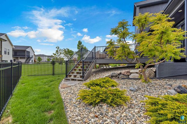 212 N Autumnwood Ct, Sioux Falls, SD 57110