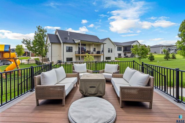 212 N Autumnwood Ct, Sioux Falls, SD 57110